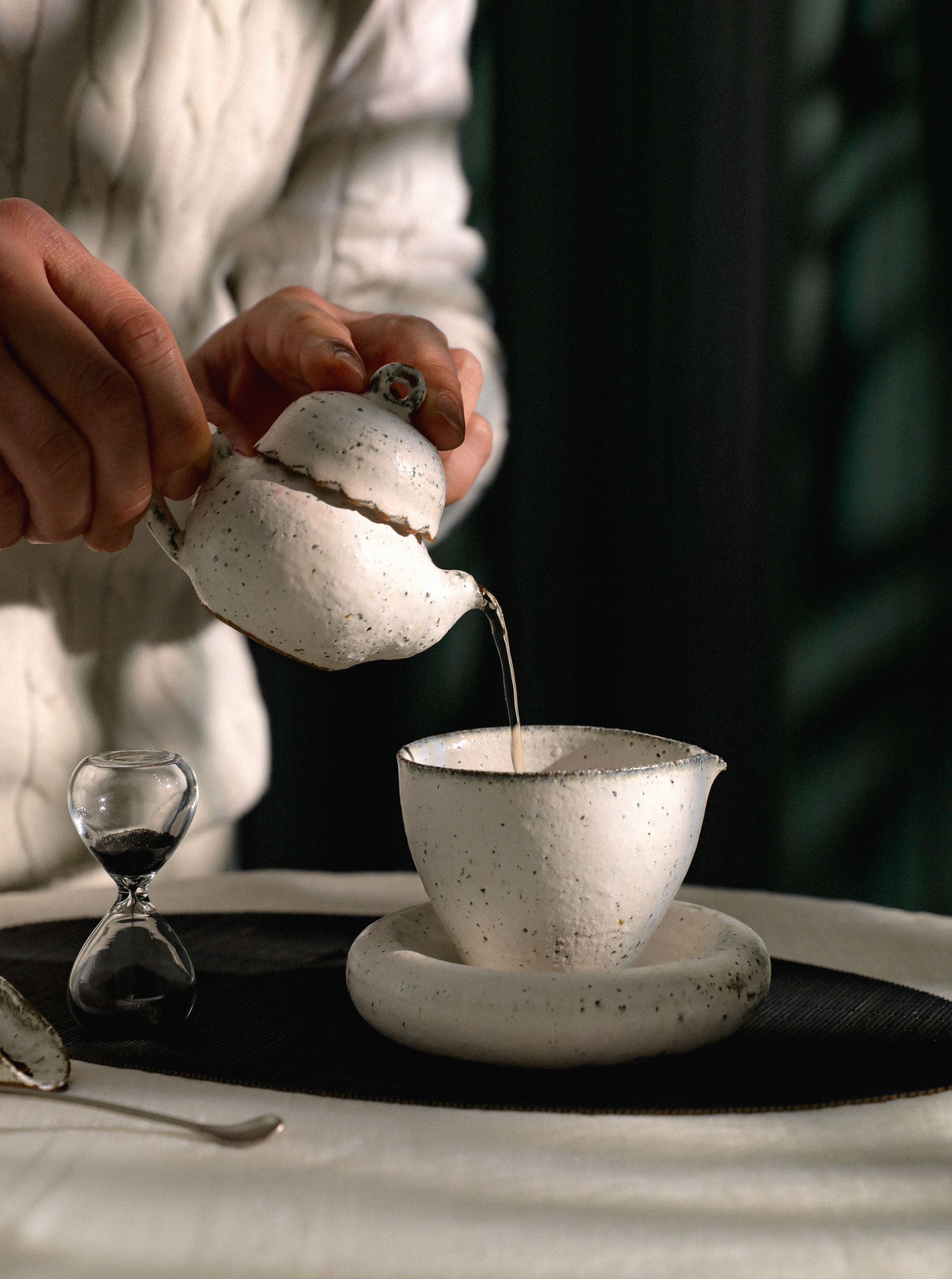 Cottage Snow Tea Pot - Image 5