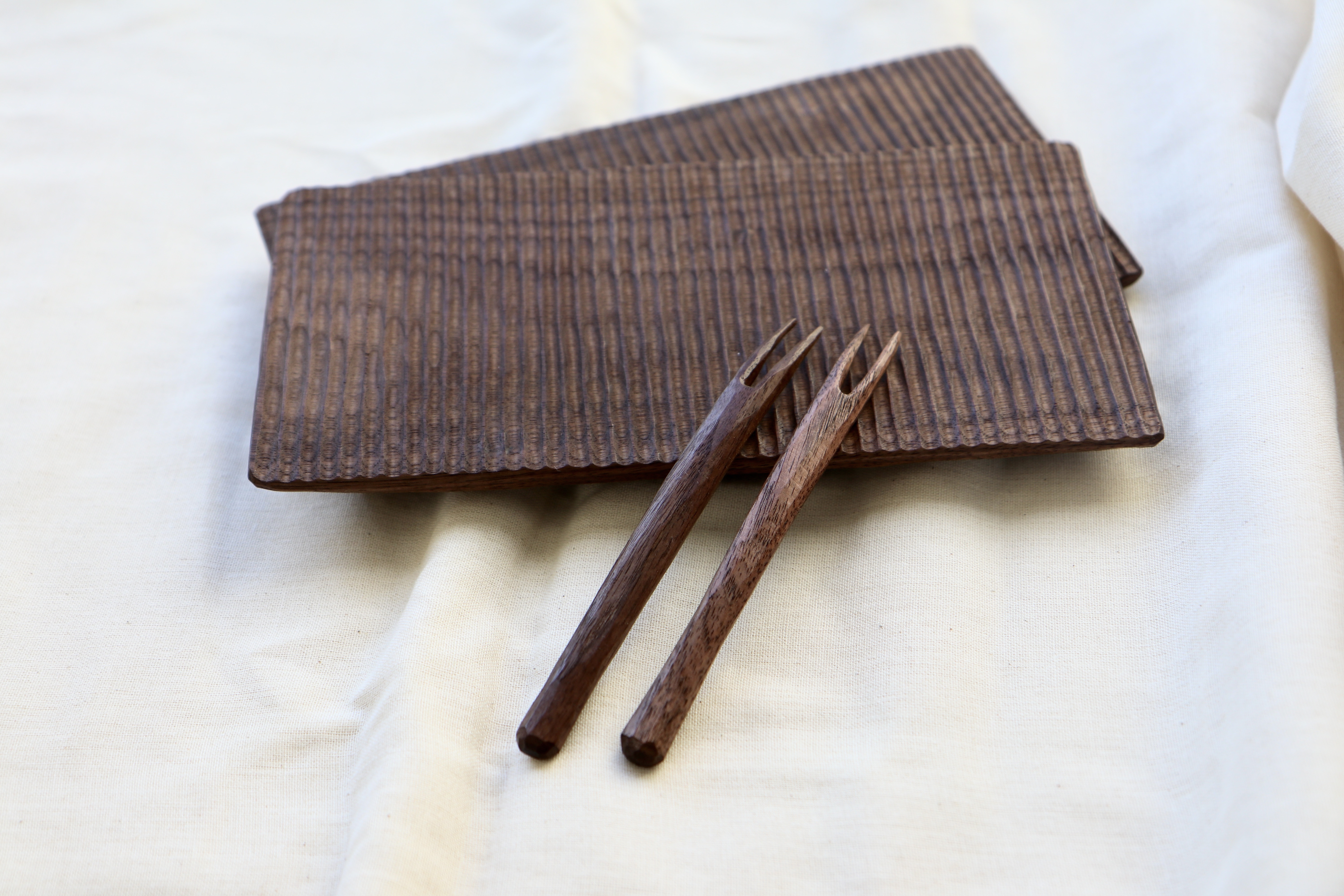 Walnut Carved Plate - Image 4