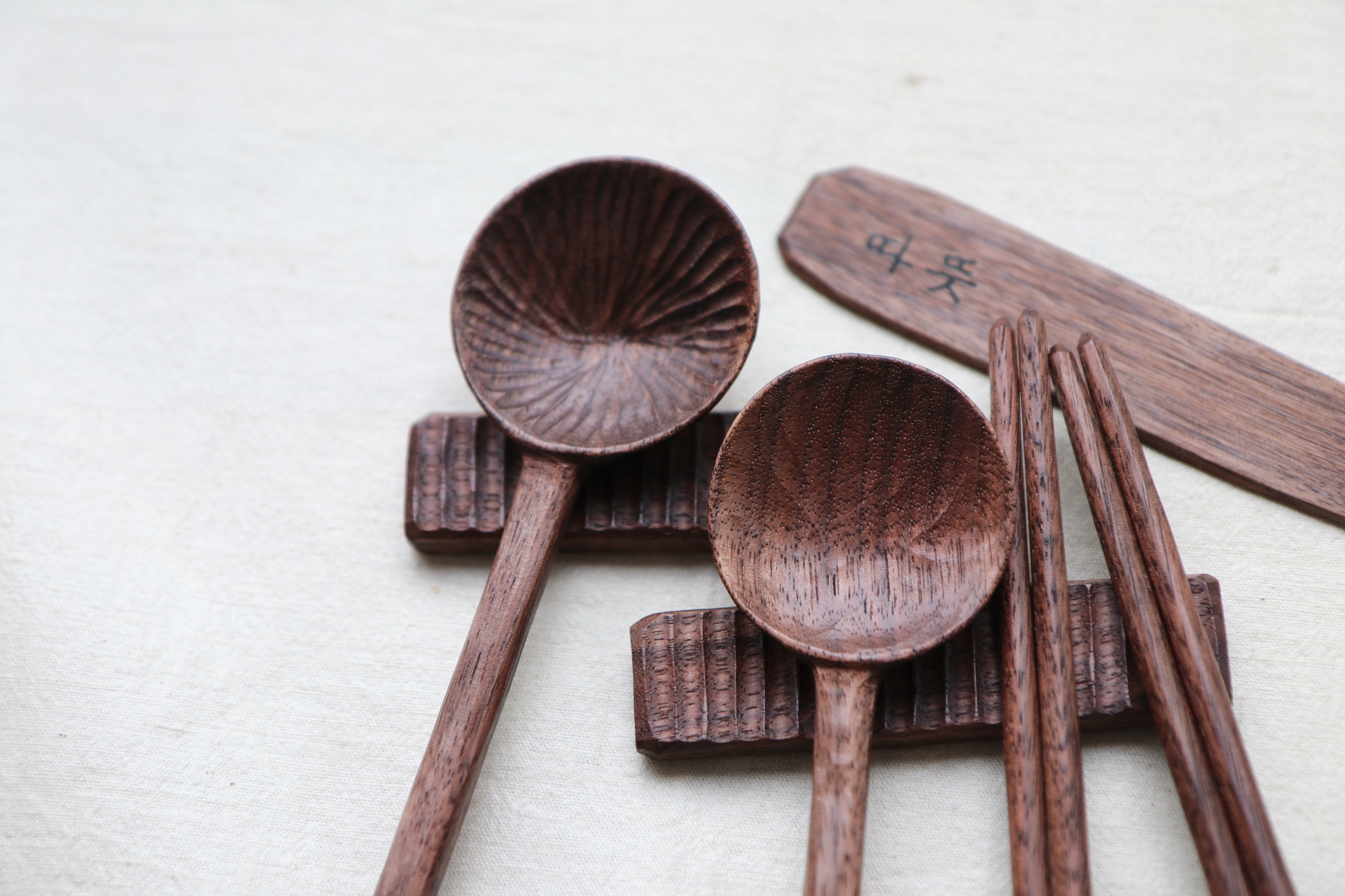 Chrysanthemum Pattern Cutlery Set - Image 3