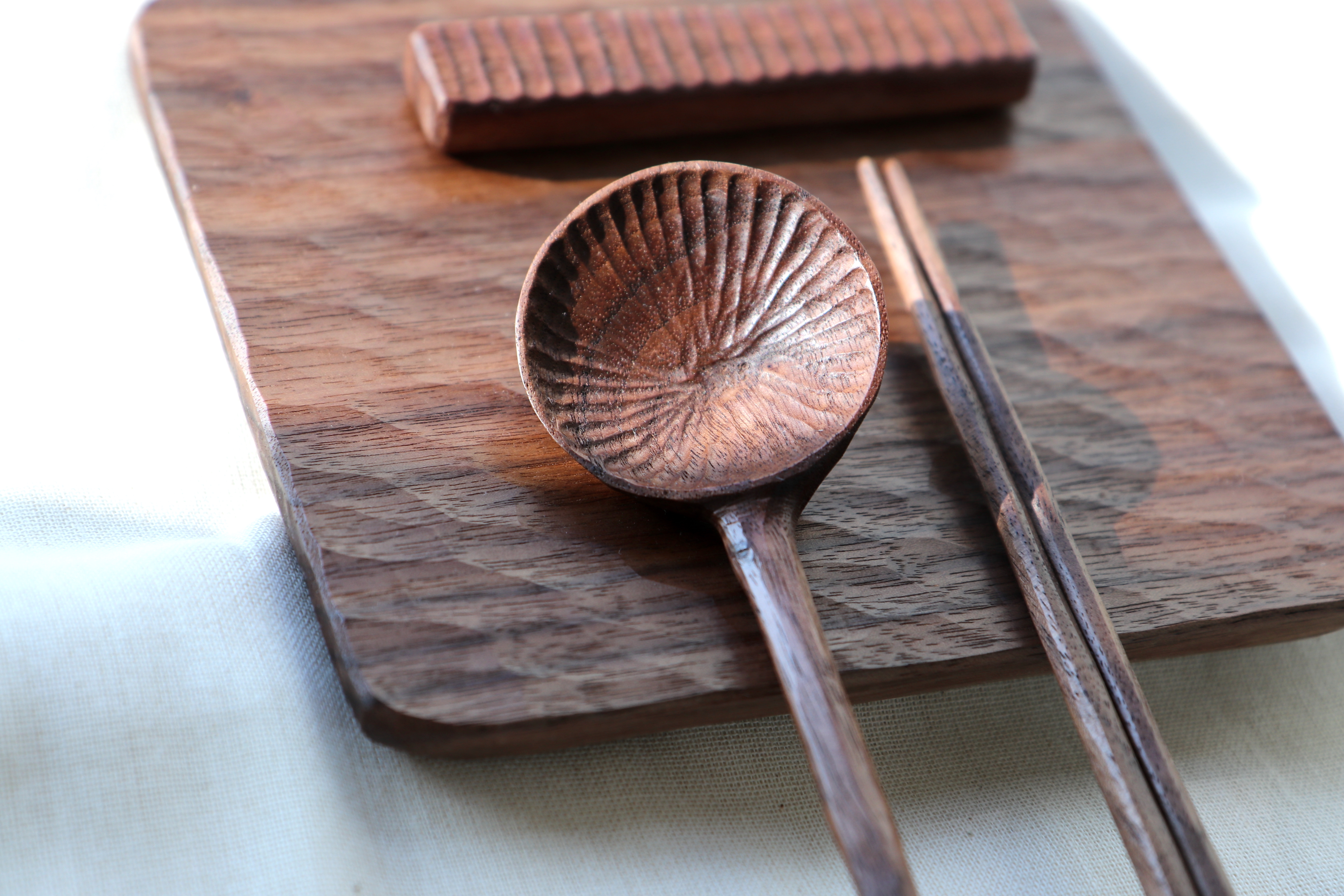 Chrysanthemum Pattern Cutlery Set - Image 2