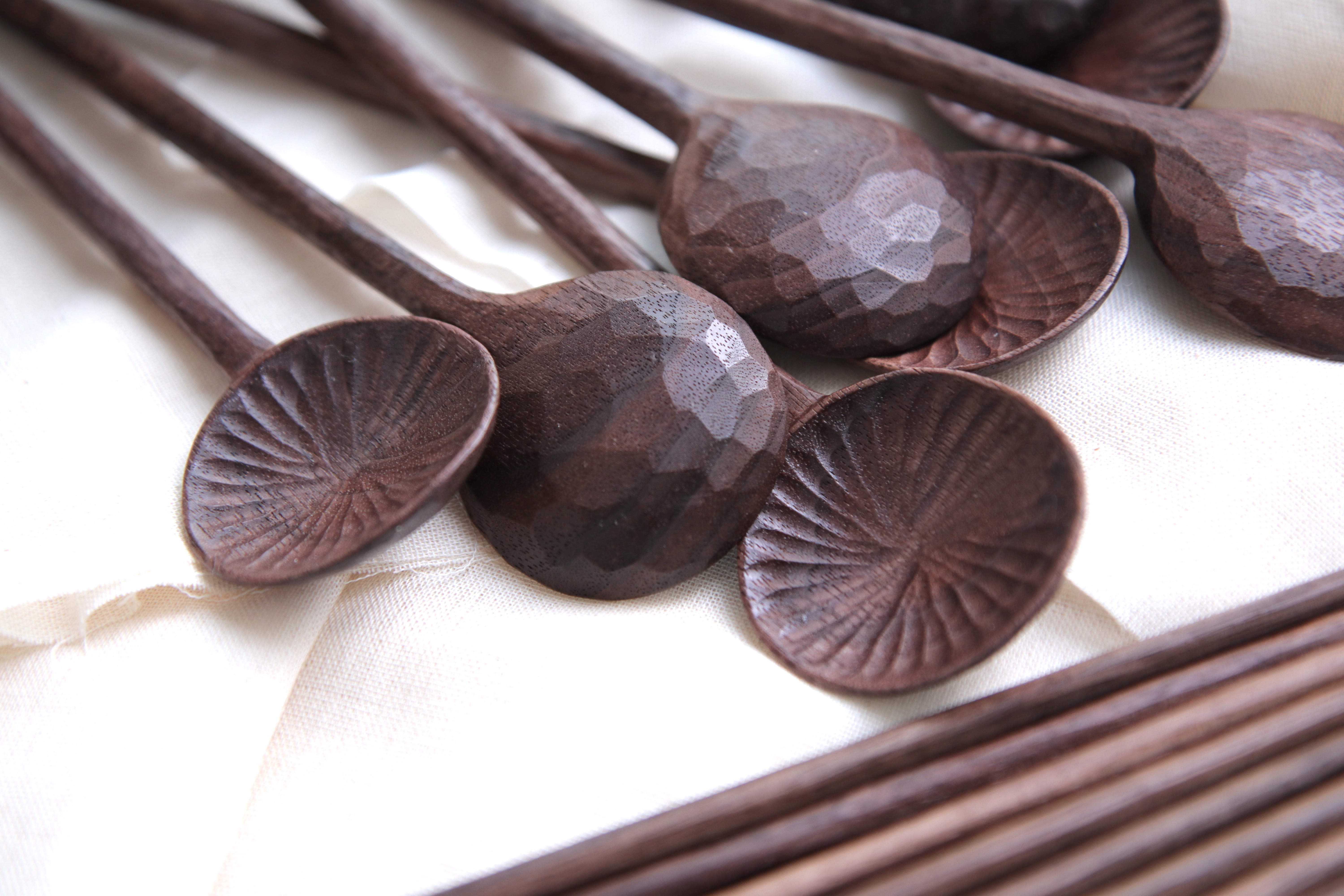 Chrysanthemum Pattern Cutlery Set - Image 5