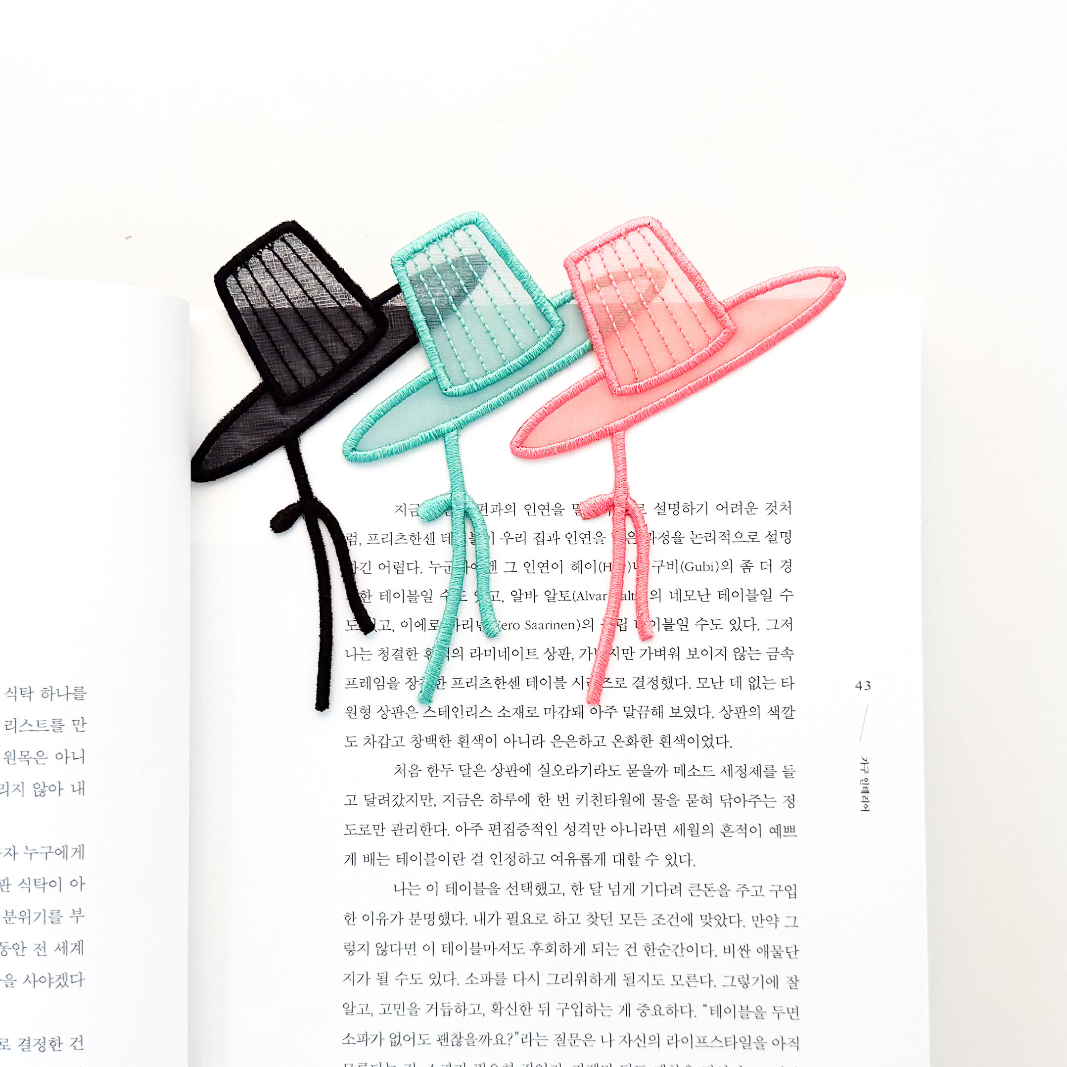 Aesthetics of Traditional Hat ‘Gat’ Bookmark