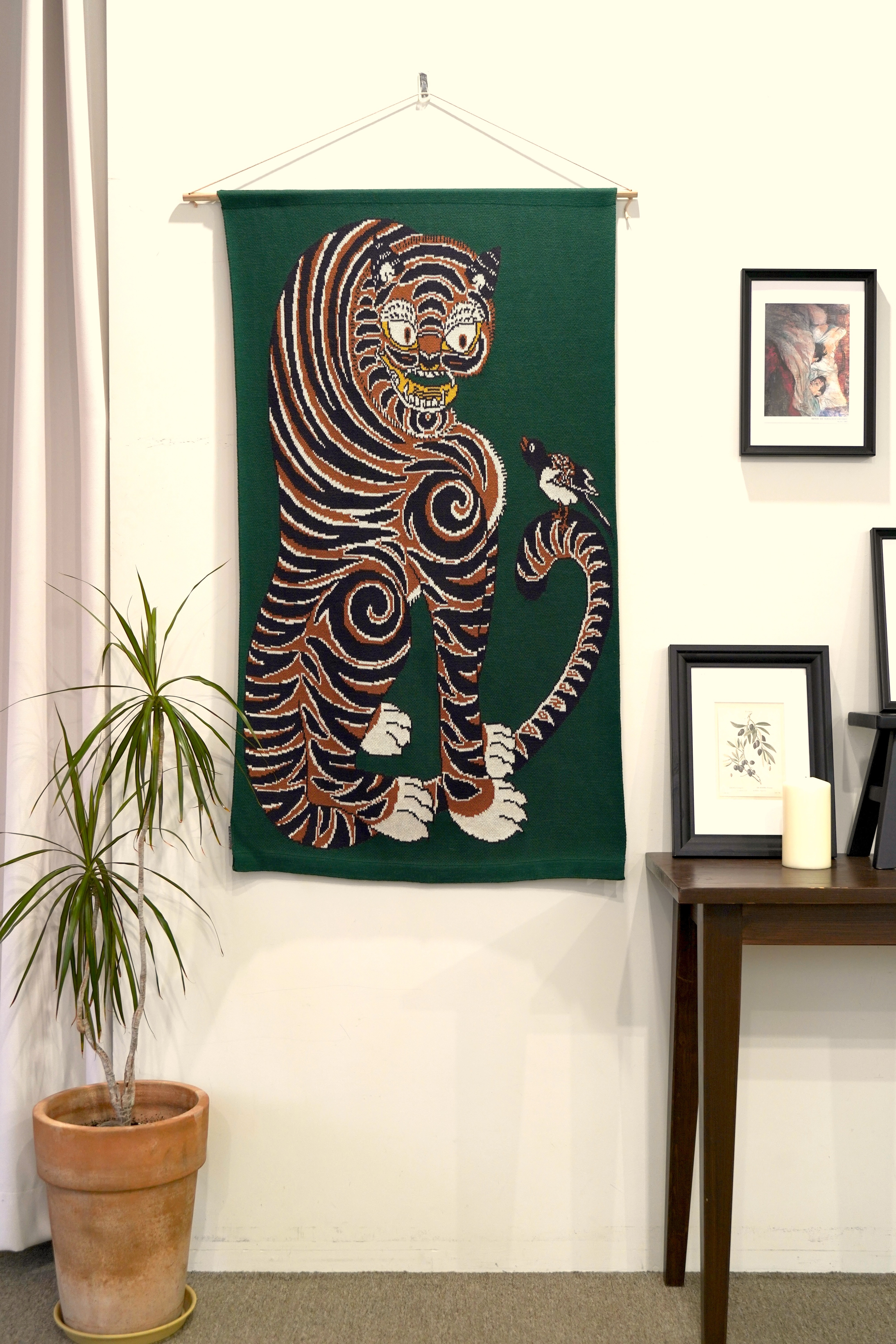 Tiger and Magpie Blanket - Image 2