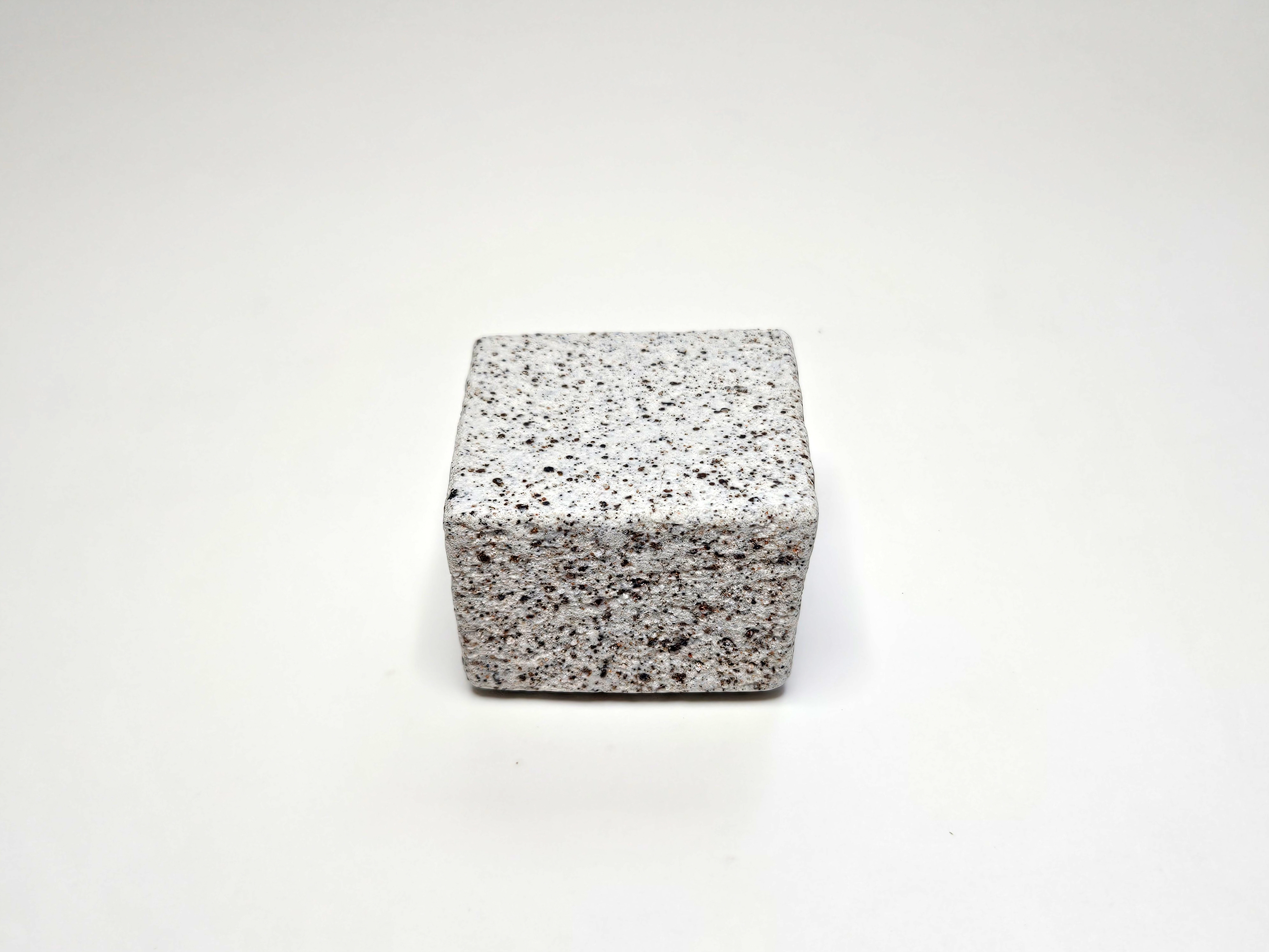 October kim miniature, square