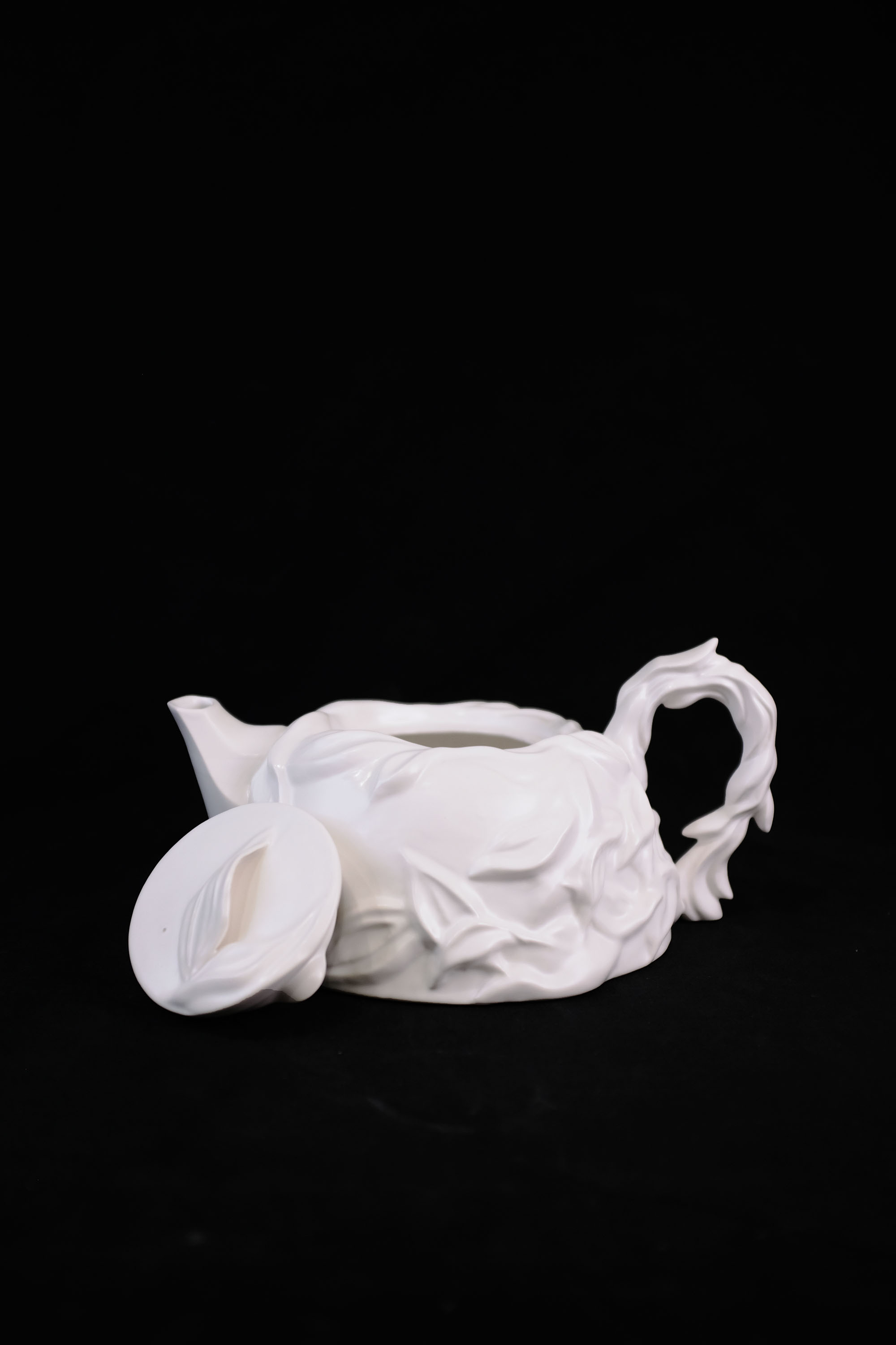 fluttering petals_teapot - Image 1