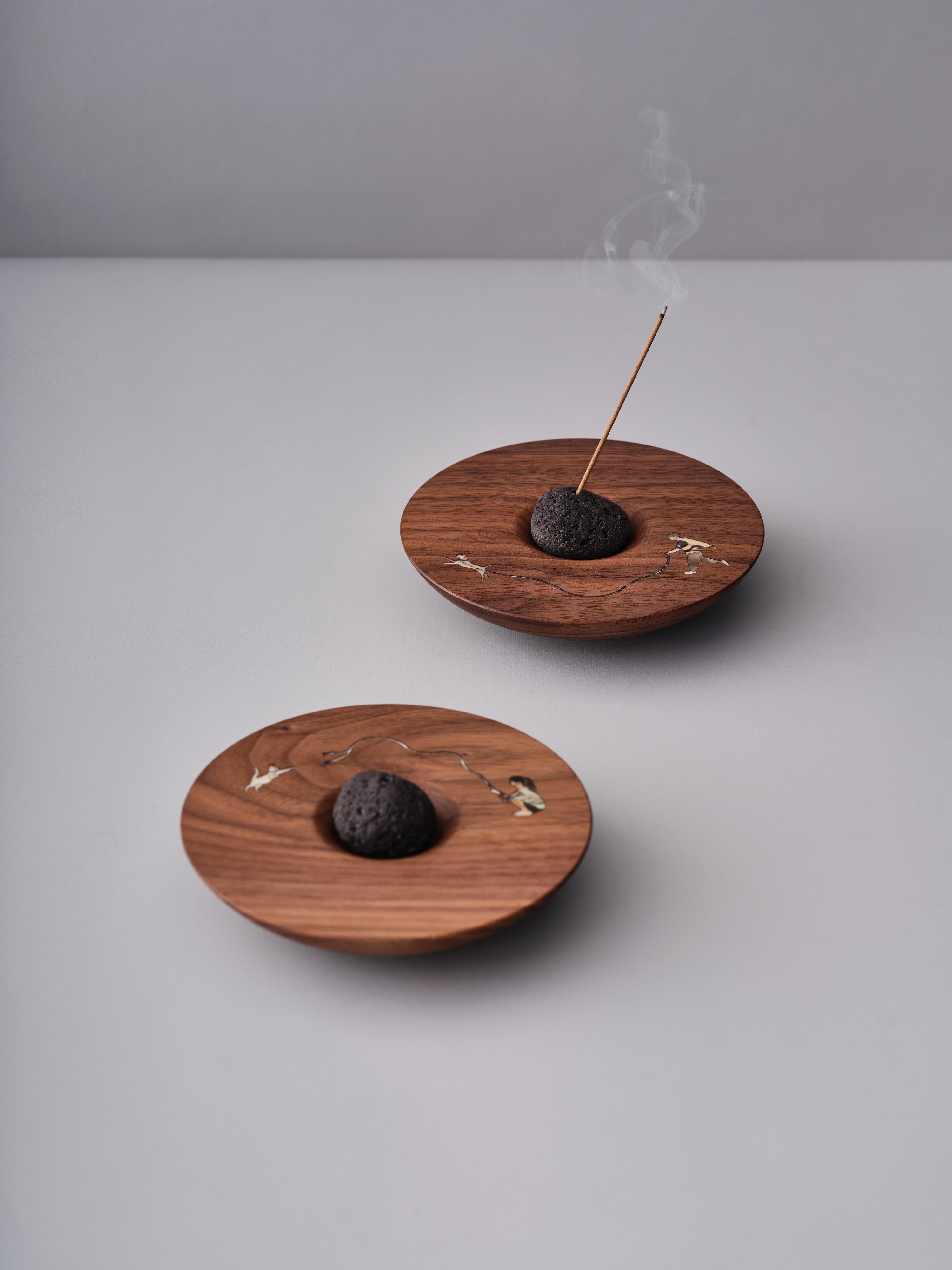 Incense holder with animals