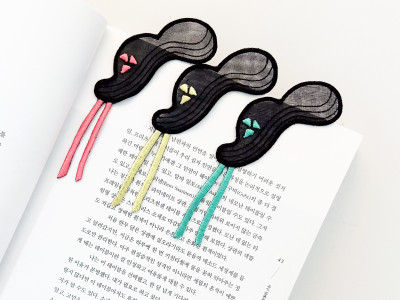 Aesthetics of Traditional Hair Decoration ‘Gache’ Bookmark