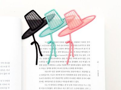 Aesthetics of Traditional Hat ‘Gat’ Bookmark